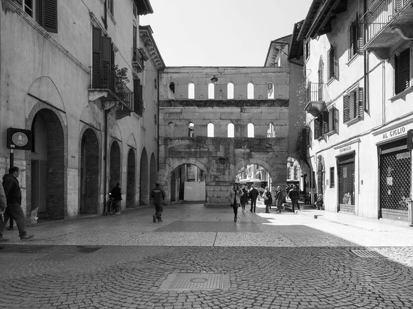 Verona siyah beyaz Porta Borsari şehir kapısı — Stok fotoğraf