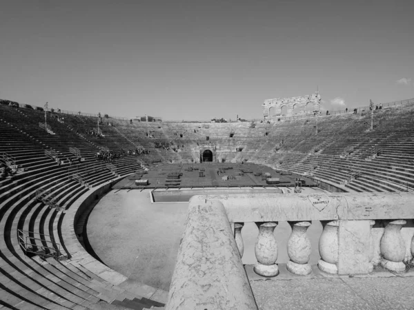 Verona Arena anfiteatro romano preto e branco — Fotografia de Stock