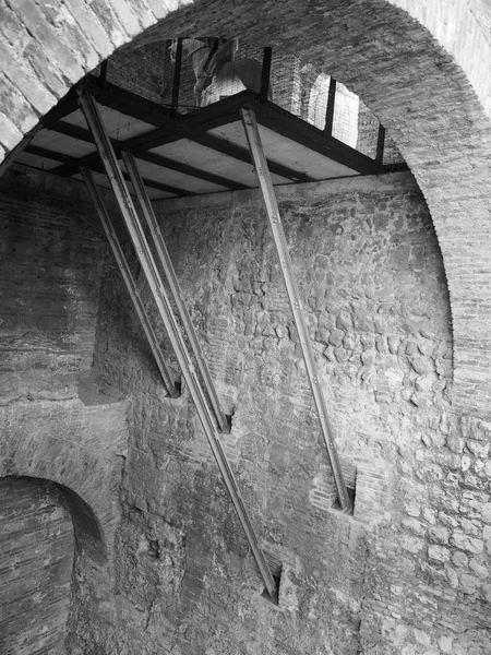 Castelvecchio museet i Verona svart och vitt — Stockfoto