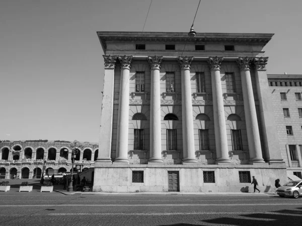 Hôtel de ville de Vérone noir et blanc — Photo