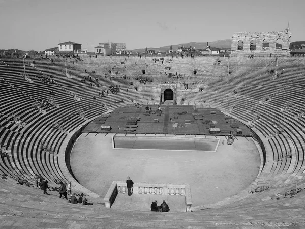 Verona Arena anfiteatro romano blanco y negro — Foto de Stock