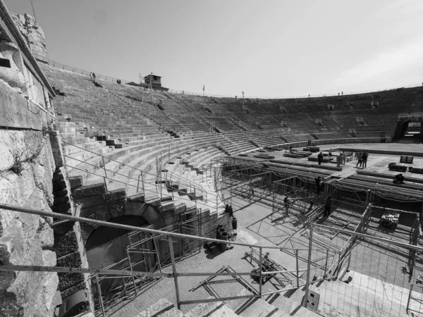 Verona Arena romerska amfiteatern svart och vitt — Stockfoto