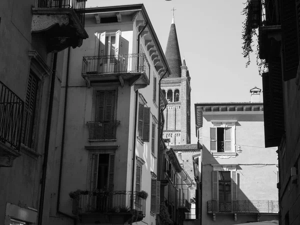 Vista da cidade de Verona preto e branco — Fotografia de Stock