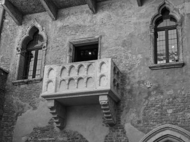 House Juliet Verona siyah ve beyaz