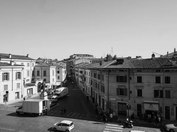 Castelvecchio antiguo castillo en Verona blanco y negro — Foto de Stock