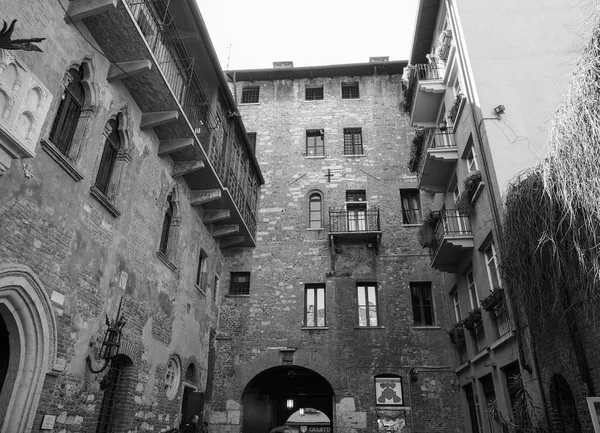 Dům Juliet Verona černé na bílém — Stock fotografie