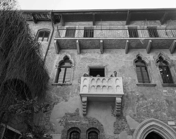 Haus von juliet in verona schwarz-weiß — Stockfoto