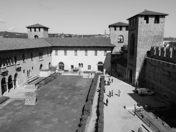 Castelvecchio museet i Verona svart och vitt — Stockfoto