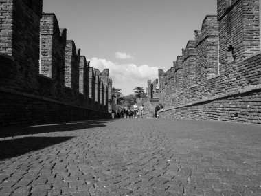 Castelvecchio Köprüsü aka Verona siyah ve whi Scaliger Köprüsü