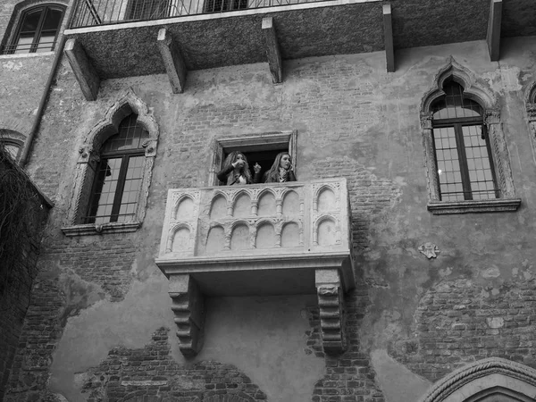 Dom Julii w Verona czerni i bieli — Zdjęcie stockowe