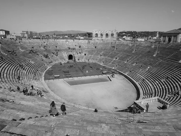 Verona Arena romerska amfiteatern svart och vitt — Stockfoto