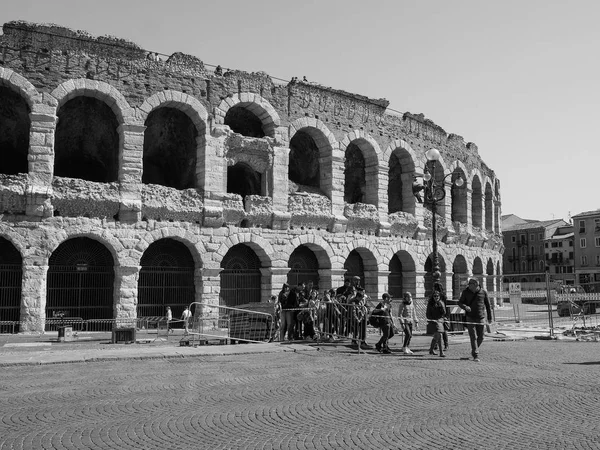 Vérone Arena amphithéâtre romain noir et blanc — Photo