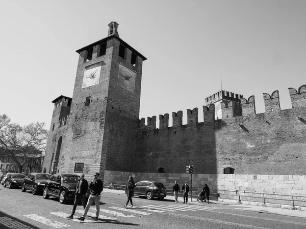 Castelvecchio alte burg in verona schwarz und weiß — Stockfoto