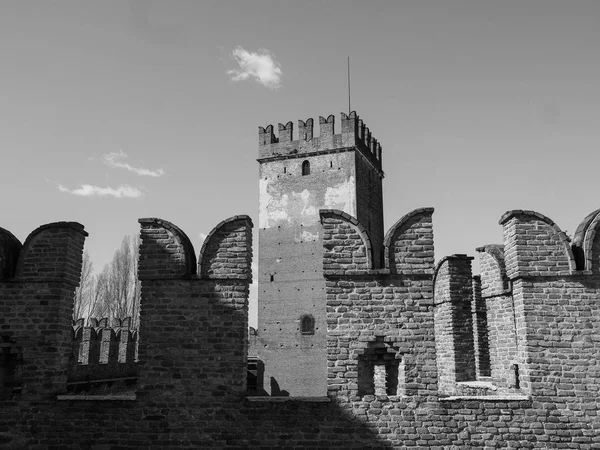 Castelvecchio antiguo castillo en Verona blanco y negro — Foto de Stock