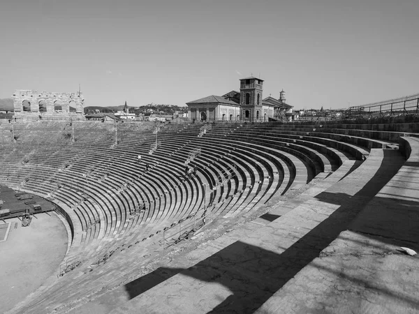 Verona Arena romerska amfiteatern svart och vitt — Stockfoto