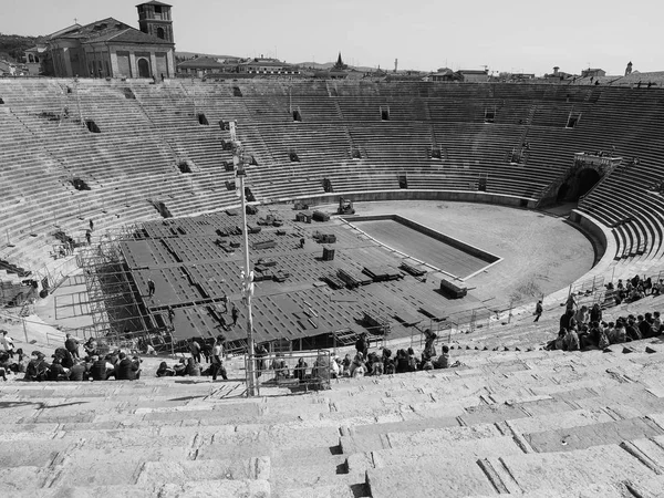 Verona Arena romerska amfiteatern svart och vitt — Stockfoto