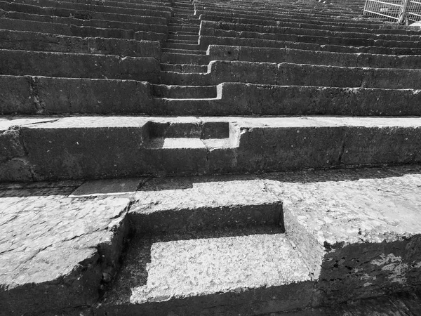 Arena di Verona anfiteatro romano in bianco e nero — Foto Stock