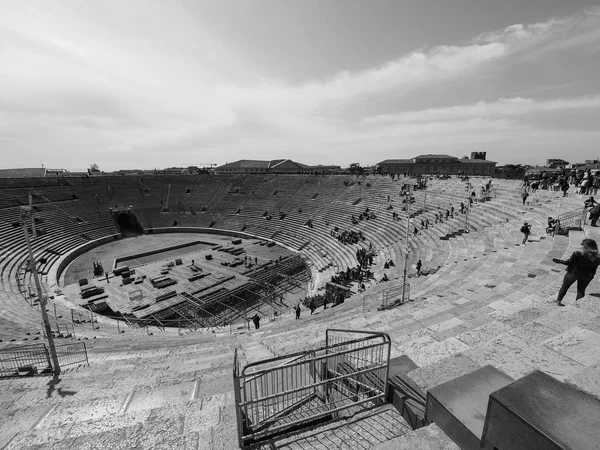 维罗纳竞技场罗马圆形剧场黑色和白色 — 图库照片