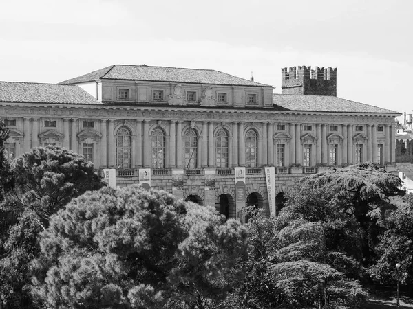 Gran Guardia Palace in Verona zwart-wit — Stockfoto