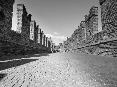 Castelvecchio Köprüsü aka Verona siyah ve whi Scaliger Köprüsü