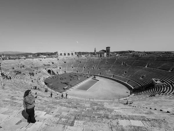 Verona Arena romerska amfiteatern svart och vitt — Stockfoto