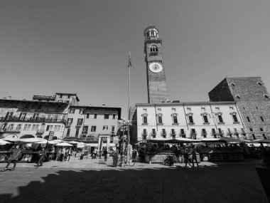 Piazza delle Erbe Verona siyah ve beyaz