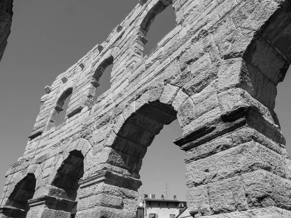 Vérone Arena amphithéâtre romain noir et blanc — Photo