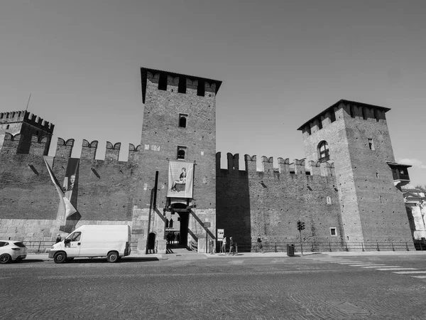 Castelvecchio alte burg in verona schwarz und weiß — Stockfoto