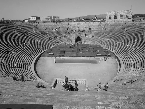 Verona Arena romerska amfiteatern svart och vitt — Stockfoto