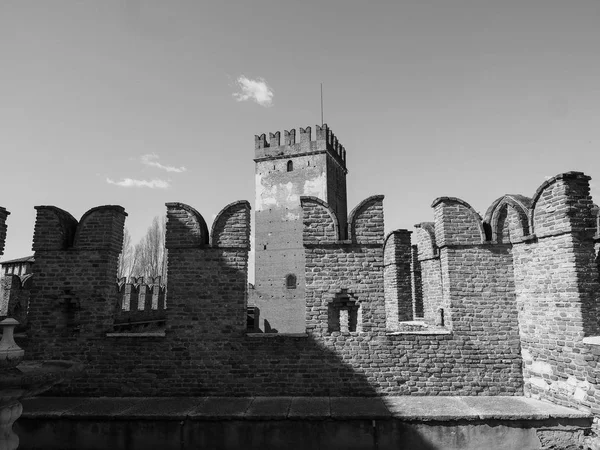 Castelvecchio gamla slottet i Verona svart och vitt — Stockfoto