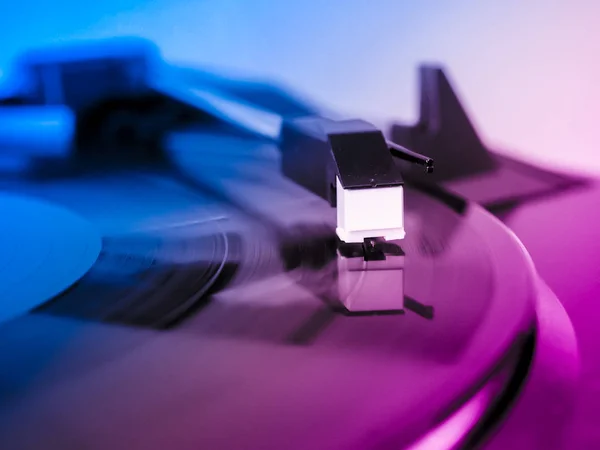 Vinyl record spinning — Stock Photo, Image
