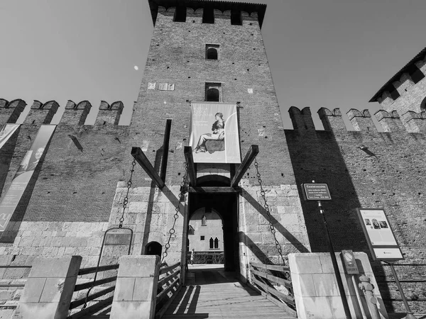 Castelvecchio castelo velho em Verona preto e branco — Fotografia de Stock