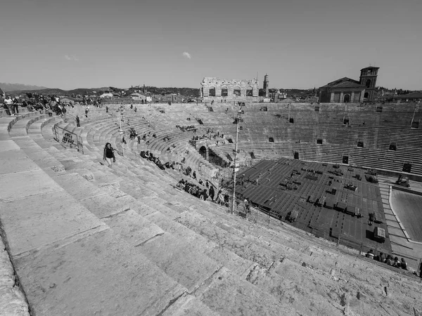 Verona Arena anfiteatro romano blanco y negro —  Fotos de Stock