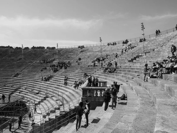 Verona Arena anfiteatro romano blanco y negro — Foto de Stock