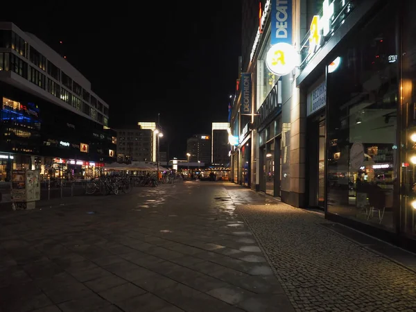 Alexanderplatz v Berlíně v noci — Stock fotografie