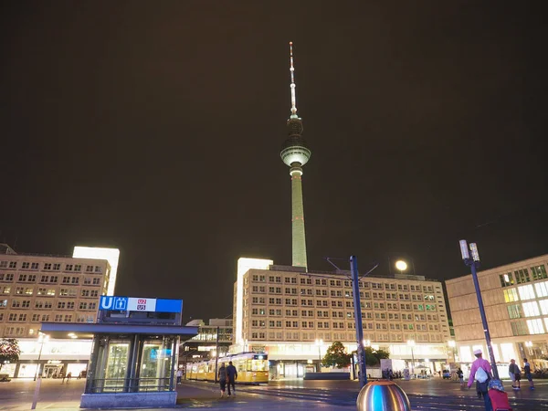 Alexanderplatz i Berlin på natten — Stockfoto