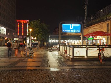 Berlin 'de gece Alexanderplatz