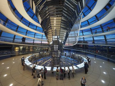 Berlin 'de Bundestag Parlamentosu kubbesi