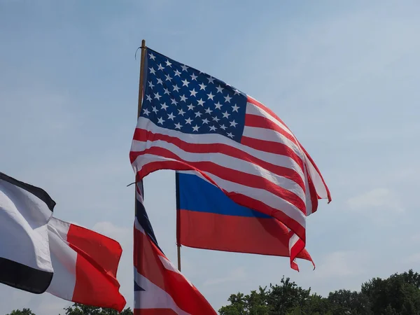 Britse, Russische en Amerikaanse vlaggen — Stockfoto