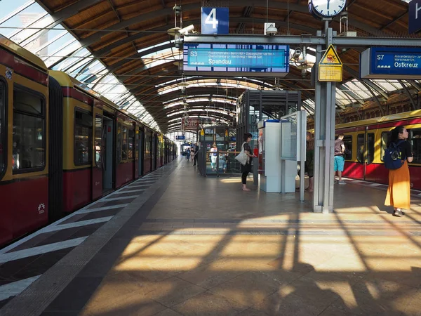 Σιδηροδρομικός Σταθμός Ostkreuz στο Βερολίνο — Φωτογραφία Αρχείου