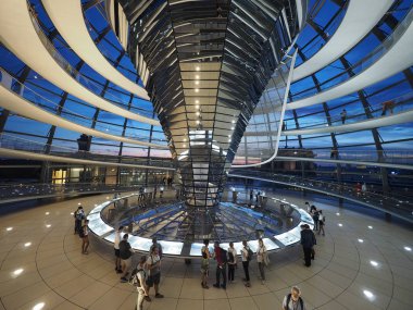 Berlin 'de Bundestag Parlamentosu kubbesi