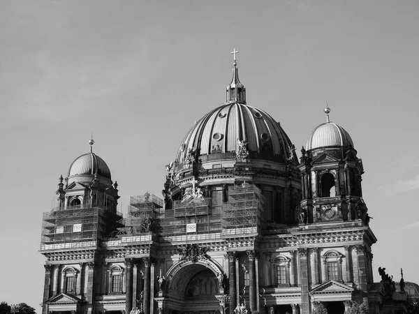 Katedrála Berliner DOM v Berlíně černobílých — Stock fotografie