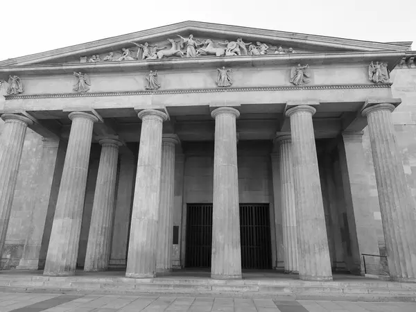 Neue Wache (New Guardhouse) en Berlín en blanco y negro — Foto de Stock