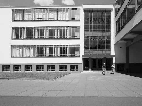 Bauhaus in Dessau, siyah beyaz — Stok fotoğraf