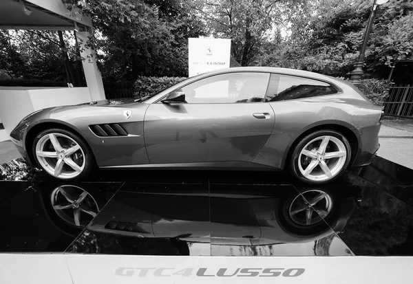 Salone Auto Torino (Torino Auto Show) i sort og hvid - Stock-foto