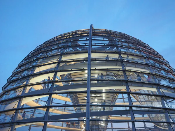 Cúpula do Parlamento Bundestag em Berlim — Fotografia de Stock