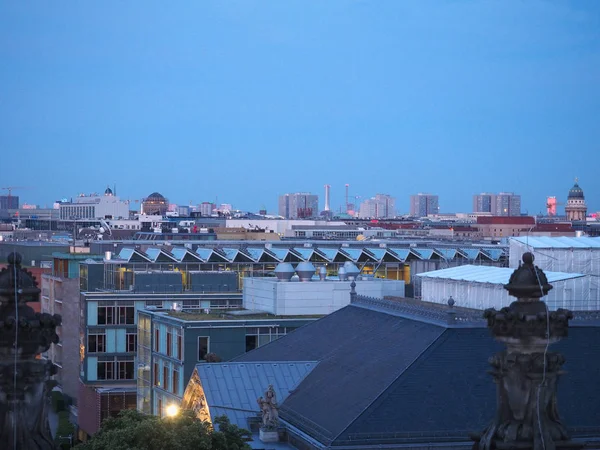 Letecký pohled na Berlín v noci — Stock fotografie