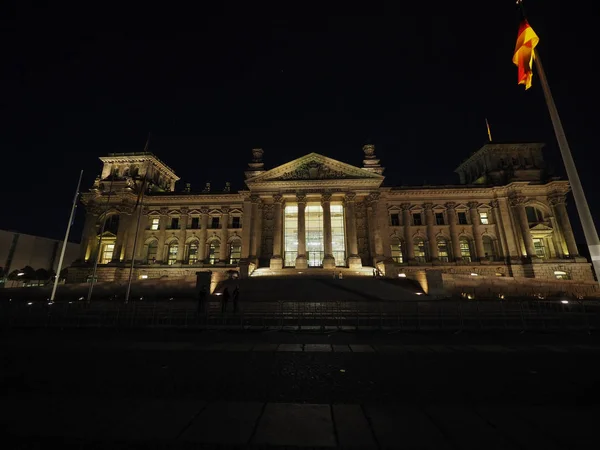 夜のベルリンの連邦議会 — ストック写真