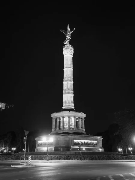 Estatua de ángel en Berlín en blanco y negro — Foto de Stock