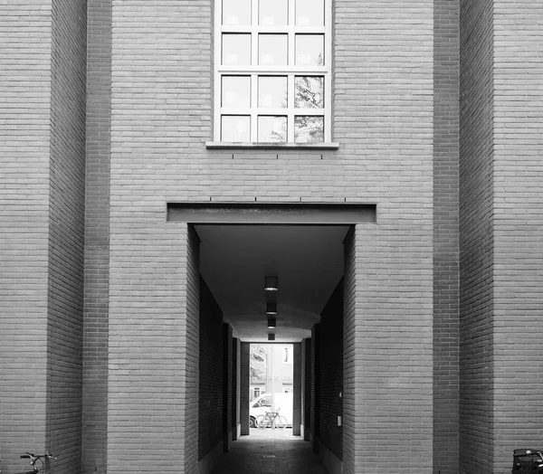 Quartier Schutzenstrasse Berlinben fekete-fehér — Stock Fotó